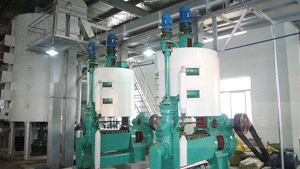 Large screw oil press-2.jpg